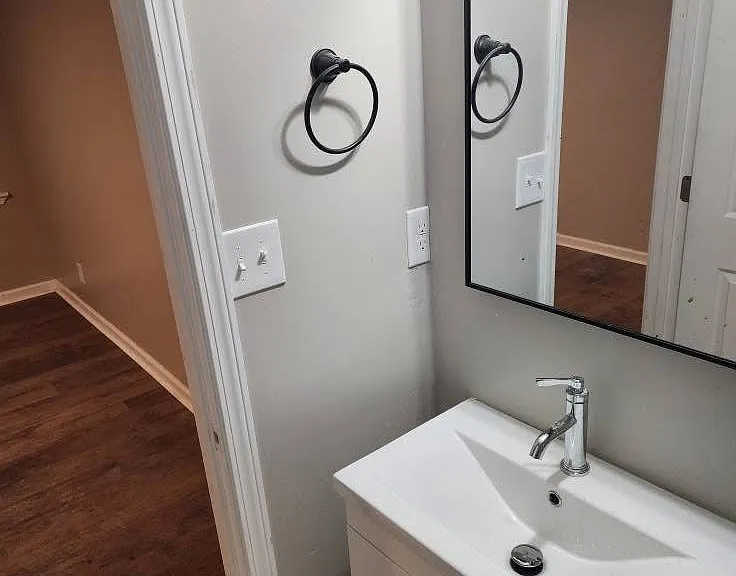 2513 Woodland Ave — Photo 7