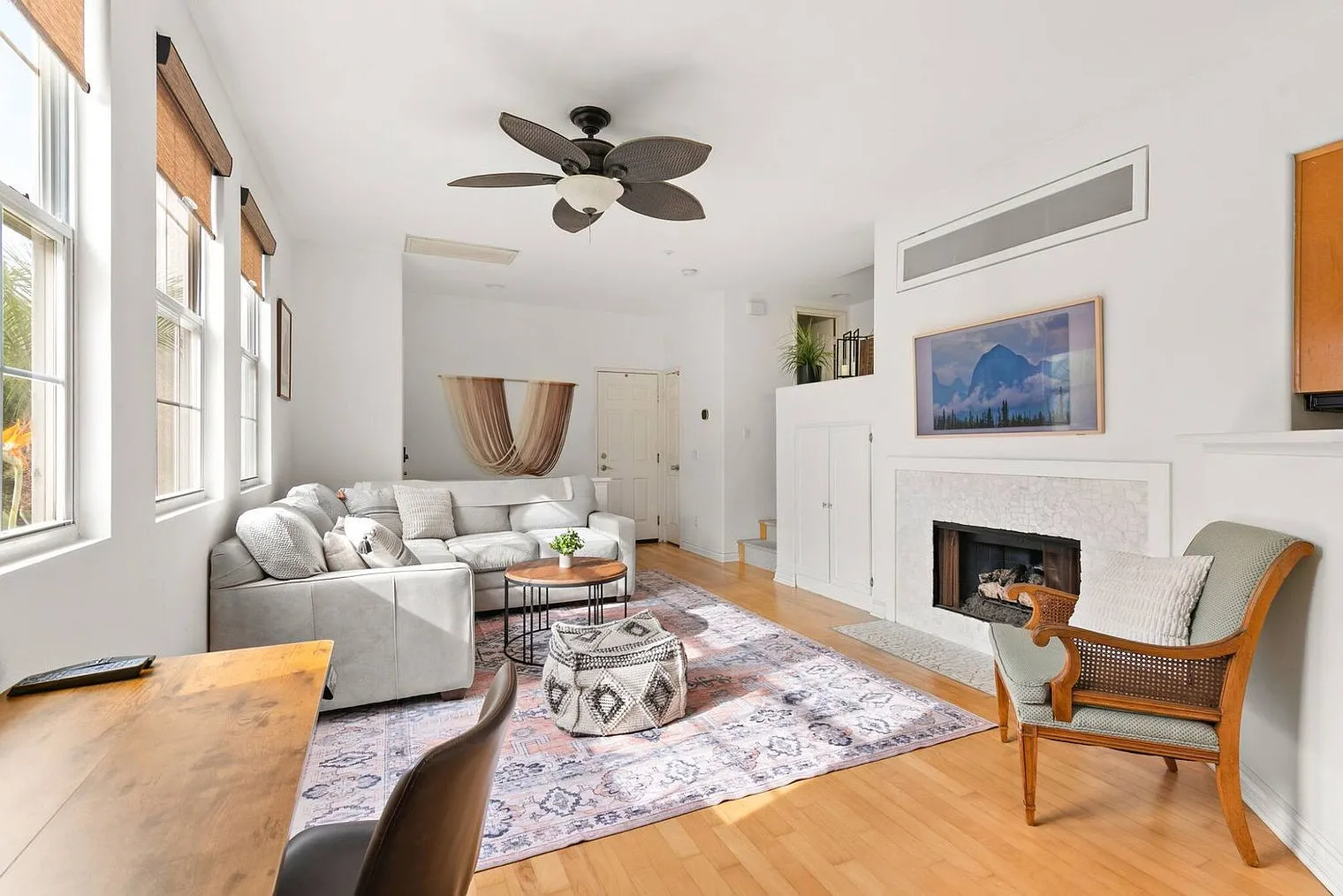 3 bed, 2.0 bath, 1259 sqft, $9,008 — Photo 2