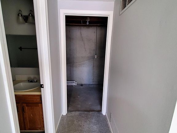 4th image of 9511 W 86th St