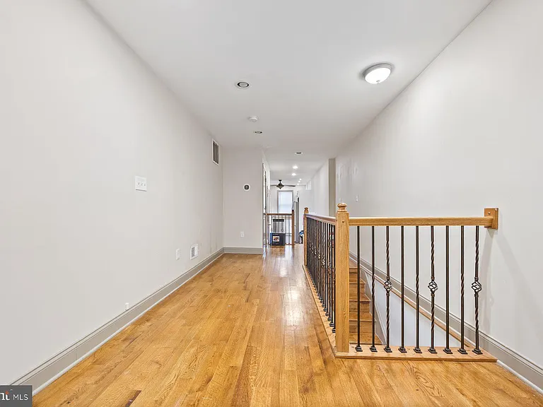 2209 Mullikin St — Photo 3