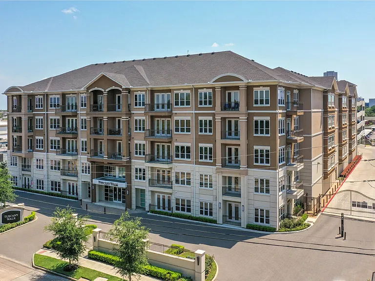 Tuscany Walk Apartments — Photo 26