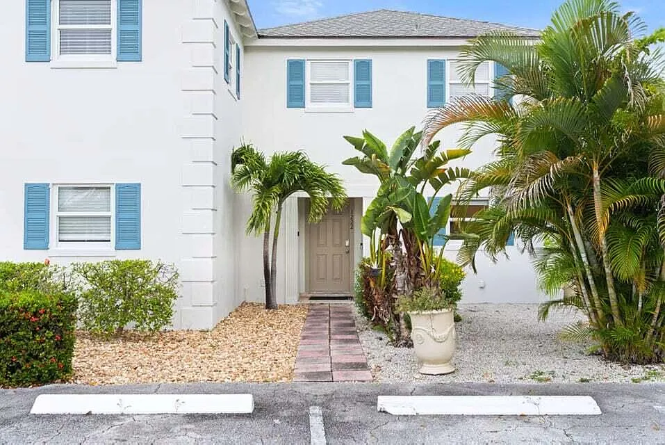 8 bed, 6.0 bath, 1328 sqft, $11,500 — Photo 2