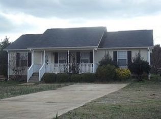 877 Twin Oaks Rd, Williamson, GA 30292