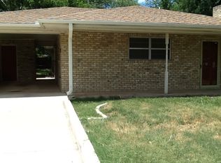 205 W 6th St, Lampasas, TX 76550