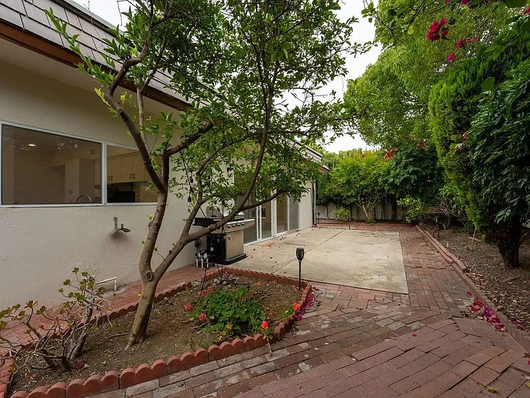 20 Norton St — Photo 36
