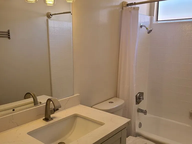 528 N. Hobart Blvd — Photo 9