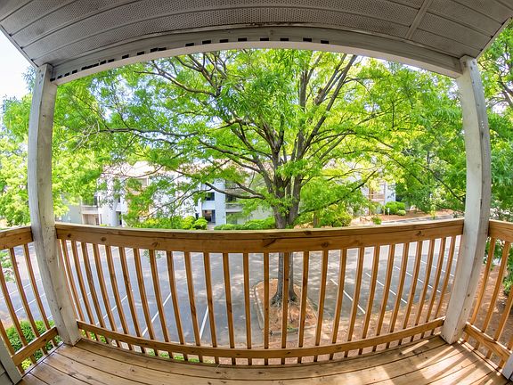 5th image of 2728 Commonwealth Ave #7b551b1b8