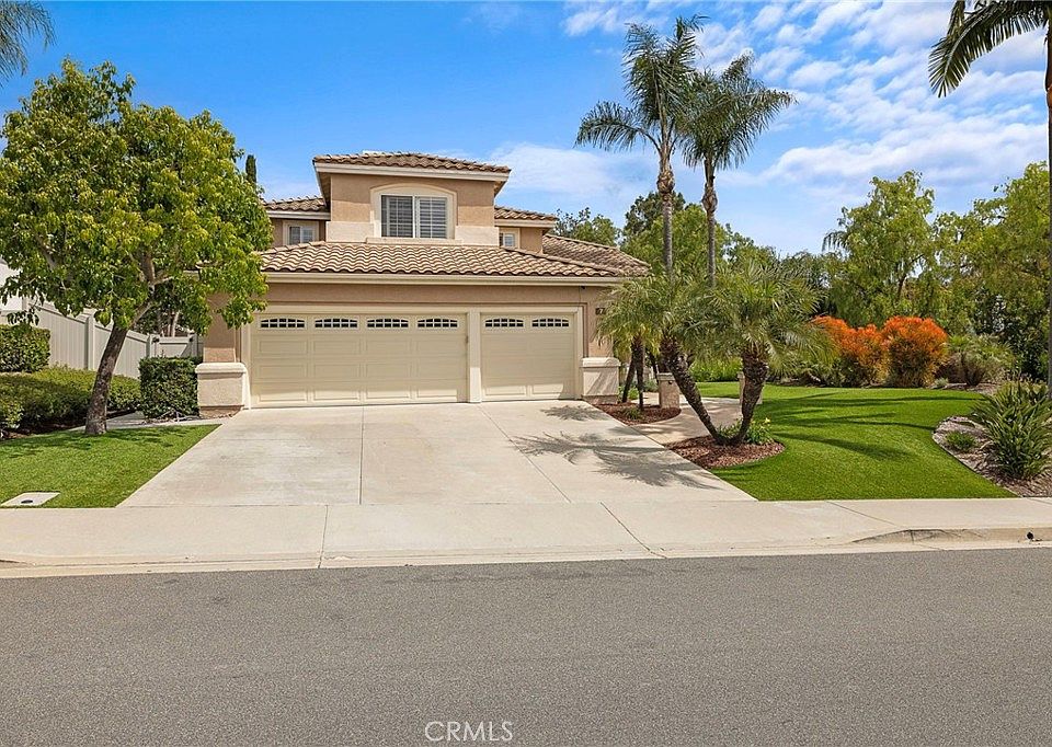 1st image of 7 Skylark Dr