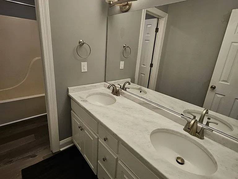 214 N Marion Dr — Photo 24