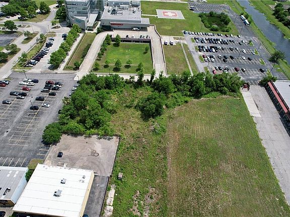 3rd image of 9846 Lake Forest Blvd