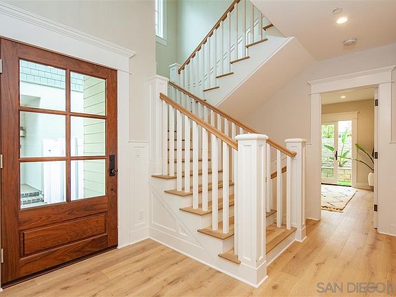 Grand entry looking towards master bedroom / lanai
