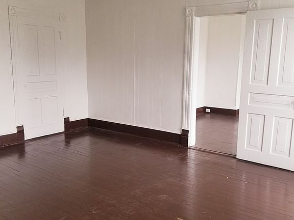 5th image of 912 Floyd St