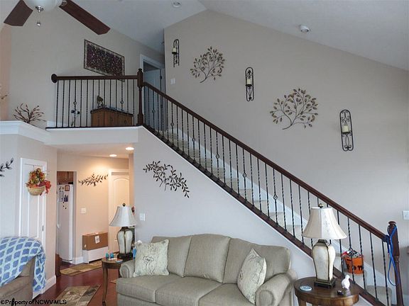 2nd image of 32 Windsong Ln