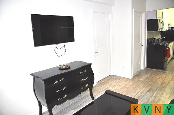 Rented by KVNY Soho | media 71