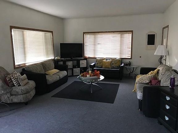 3rd image of 828 7th Ave S