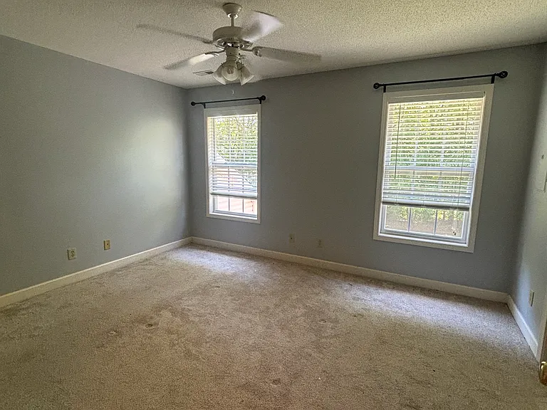 277 N Oak Ave — Photo 12