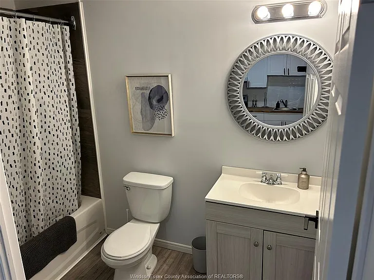 493 University Ave W #3 — Photo 5