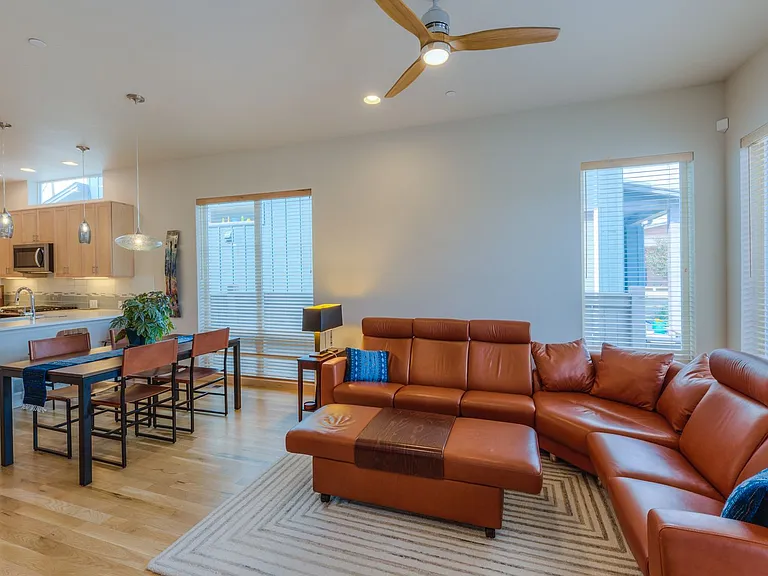 1364 Snowberry Ln — Photo 3