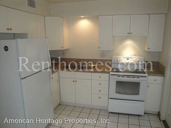 2nd image of 3822 Dove St