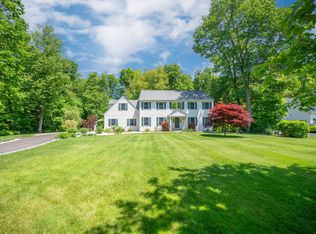 29 Maplewood Dr, Danbury, CT 06811