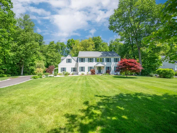 29 Maplewood Drive, Danbury, CT 06811