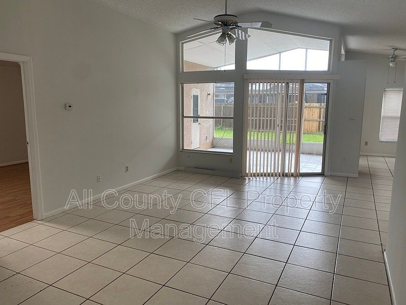 2nd image of 3206 Woodruff Dr