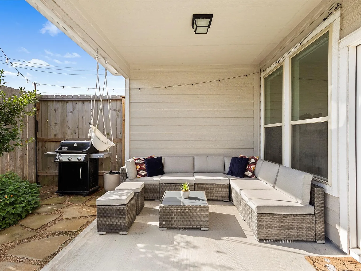 3 bed, 2.5 bath, 1967 sqft, $2,650 — Photo 3