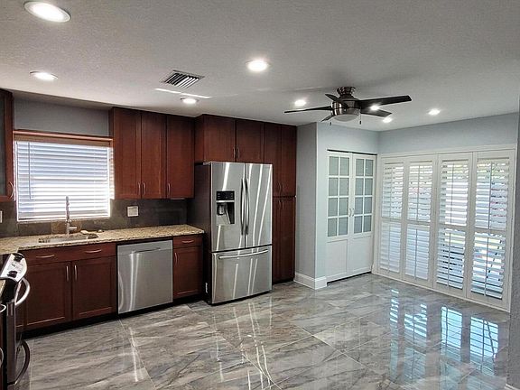 2nd image of 472 Deer Creek Wildwood Lane E