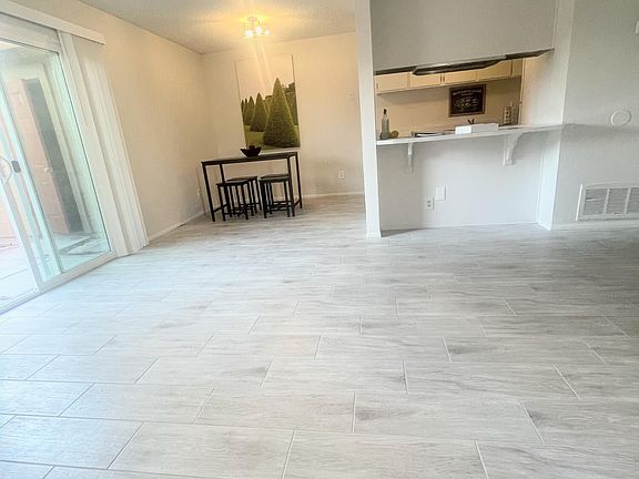 5th image of 4044 W MESQUITE Lane