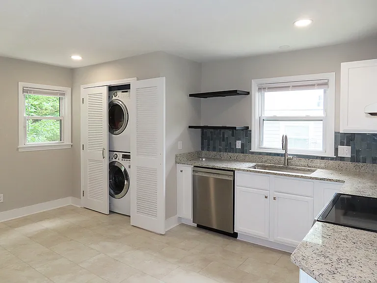 1215 Kent St — Photo 5