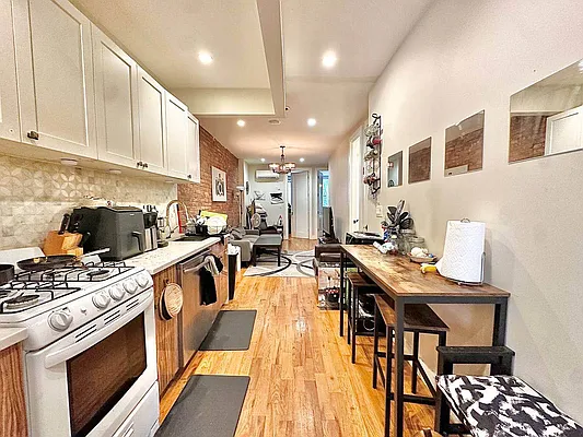 Rented by Doorway NYC, LLC | media 2