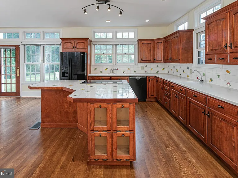 254 Jefferson Rd — Photo 14