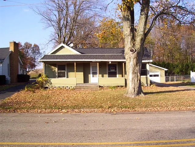 132 W Main St photo 1