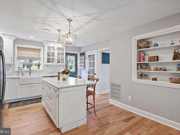 3rd image of 705 Pennypacker Ave