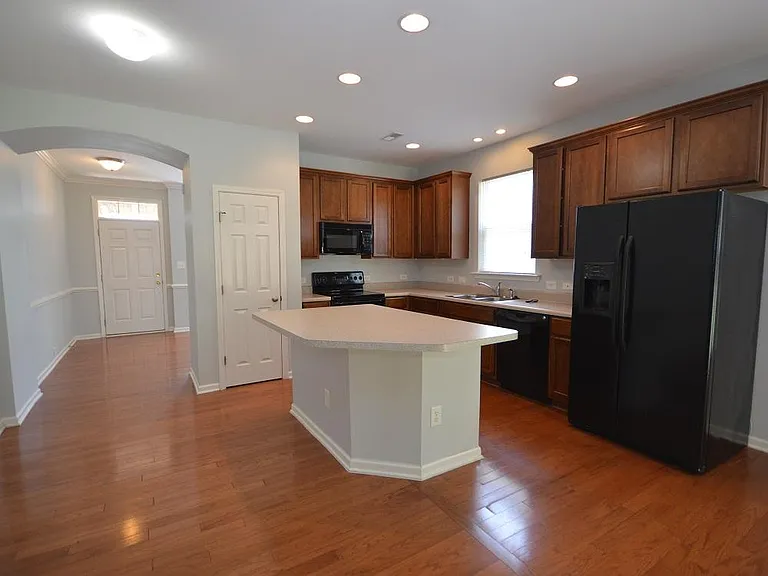 1507 Hinchliff Ct — Photo 4