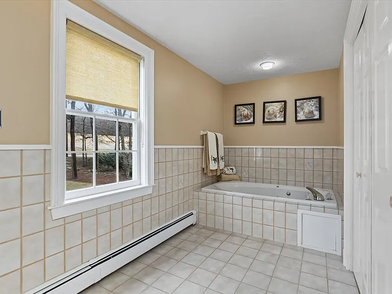 Upstairs bath with soaking tub