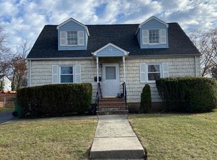 2 Walnut St, Edison, NJ 08817