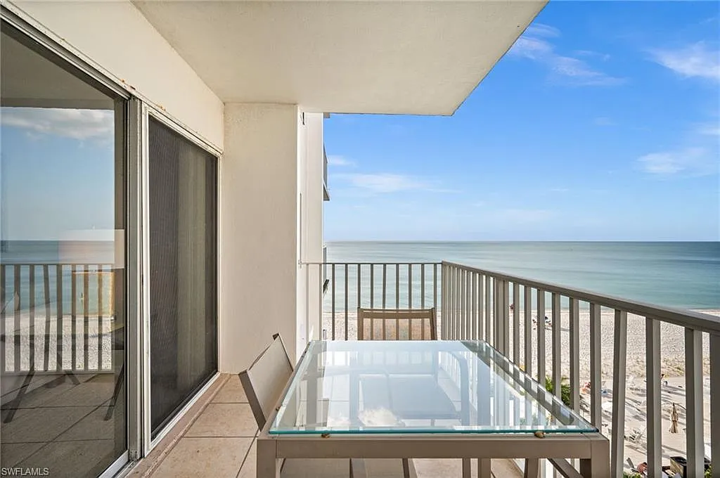 2 bed, 2.0 bath, 1215 sqft, $8,500 — Photo 2