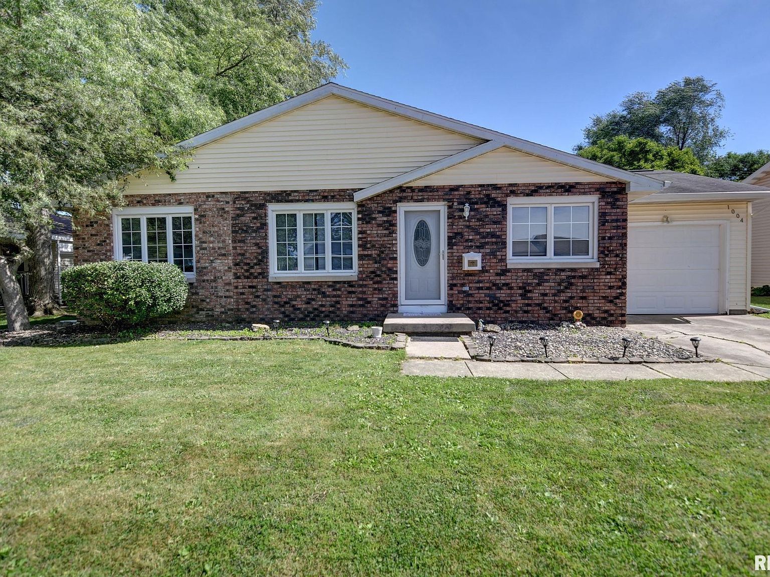 1004 E Heights Ave, Taylorville, IL 62568 | MLS #CA1029724 | Zillow