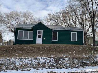 819 4th St SW, Minot, ND 58701