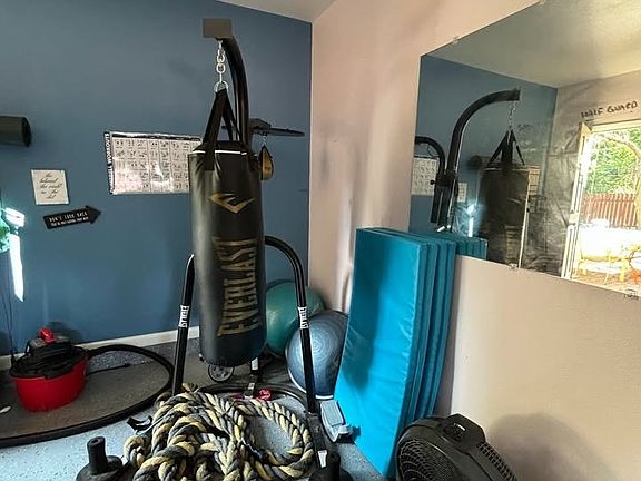 Garage/gym