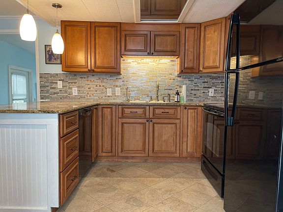5th image of 866 S Green Cir
