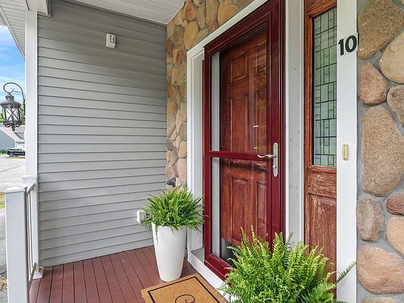 4th image of 5 Pelton Way #10