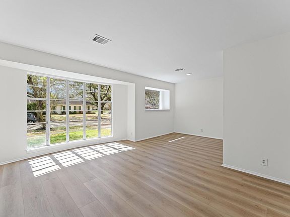 5th image of 7814 Leader St