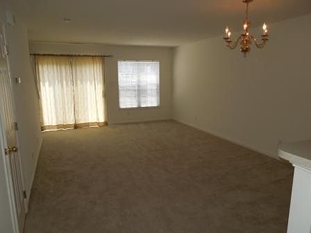 118StudentPlaceLivingRoom