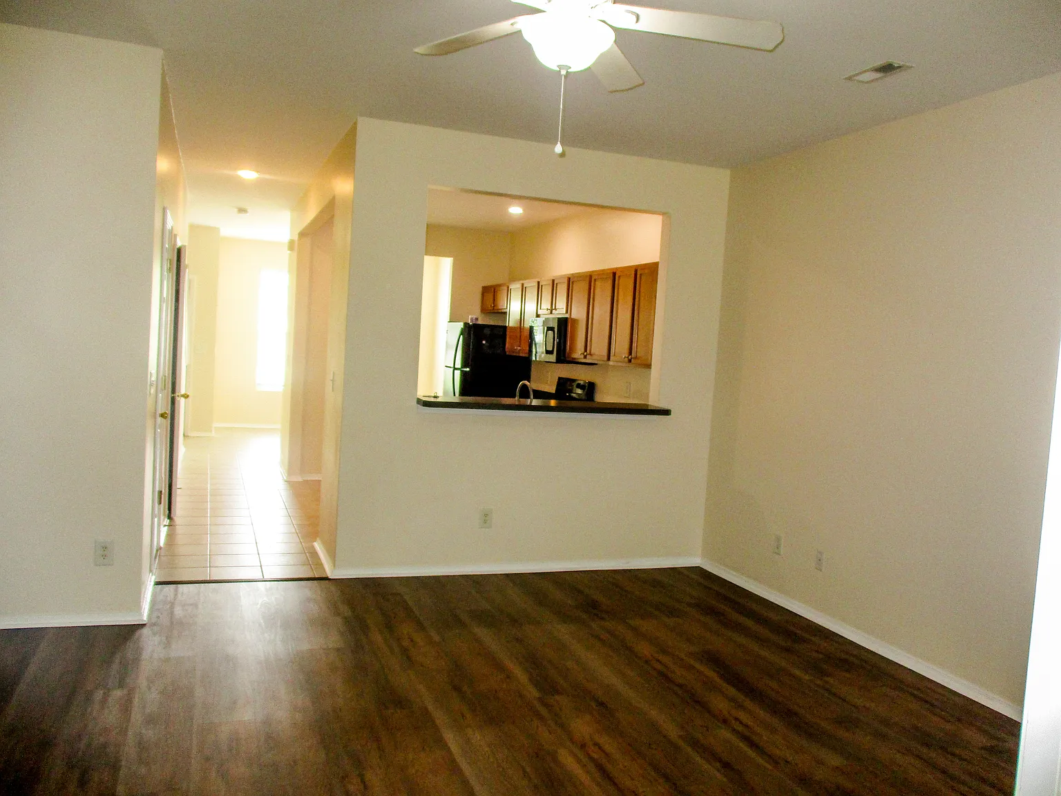 2 bed, 2.5 bath, 1408 sqft, $1,600 — Photo 3