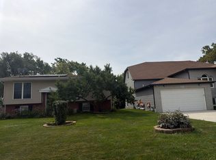 2527 Crabtree Ave, Woodridge, IL 60517