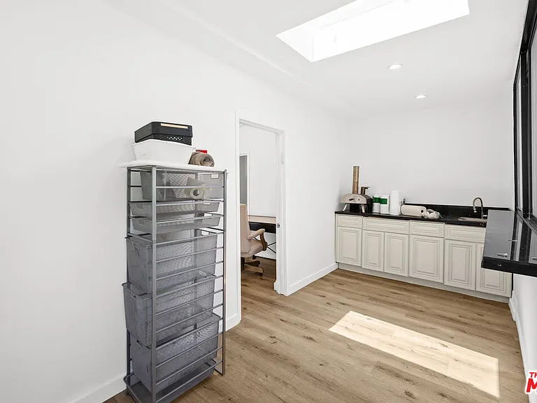 9007 David Ave — Photo 30