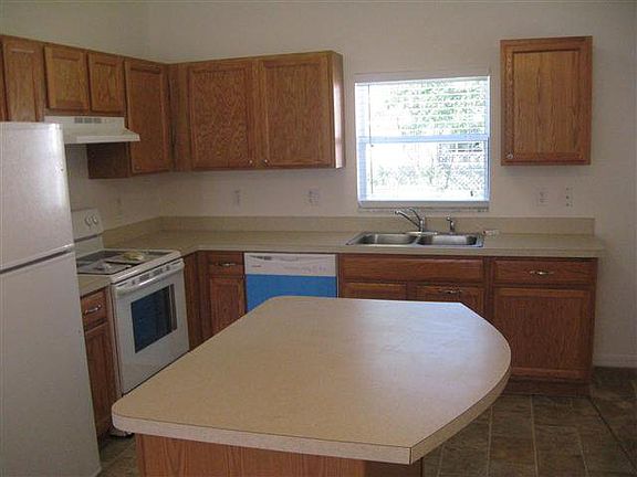 3rd image of 13 Firtree Ln