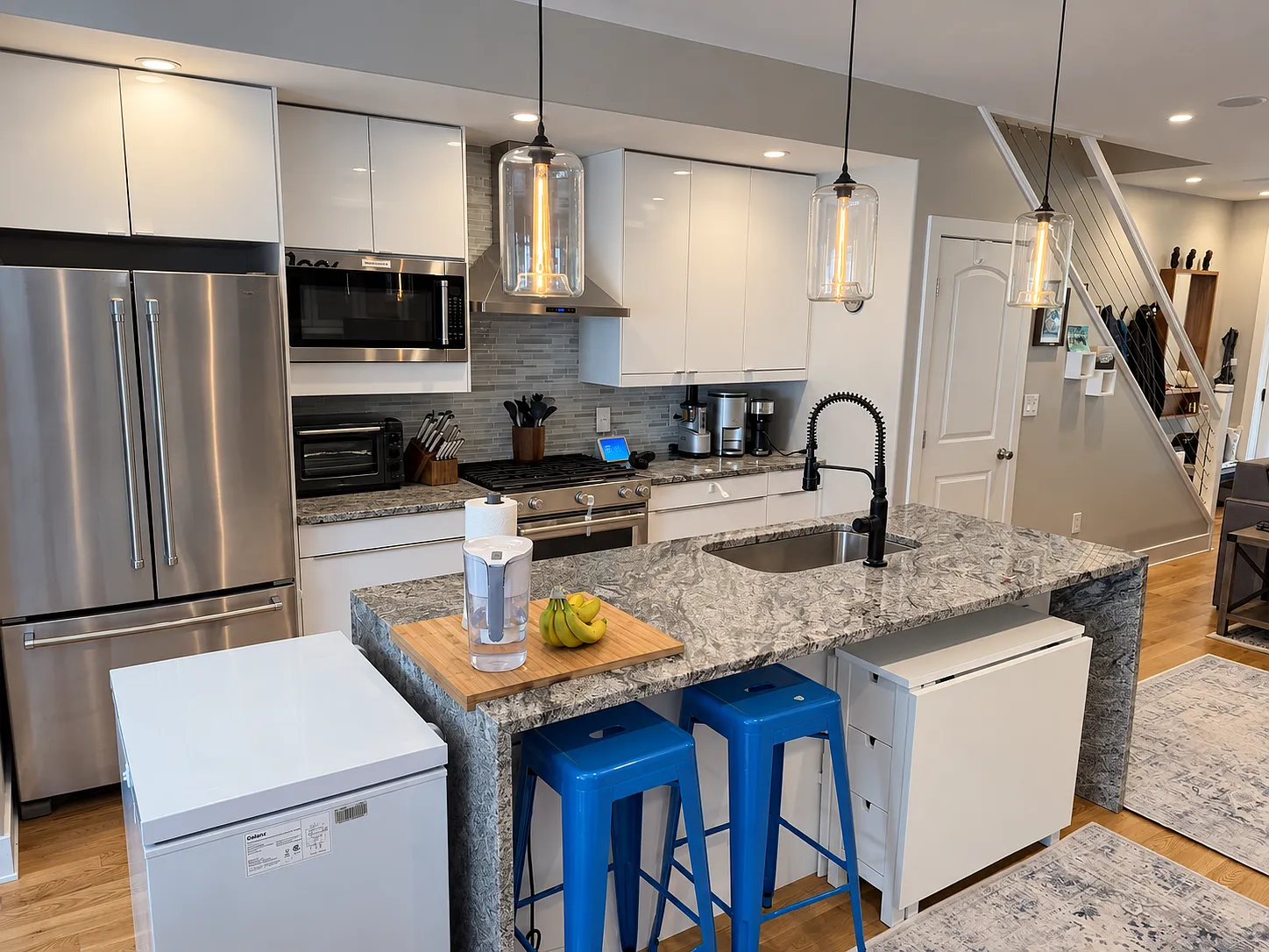 3 bed, 2.5 bath, 1700 sqft, $5,250 — Photo 3